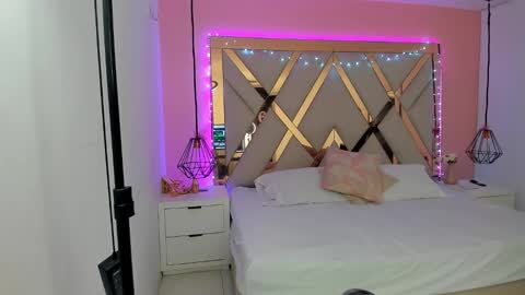 laura  online show from February 6, 7:17 pm