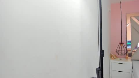 laura  online show from February 25, 8:07 pm