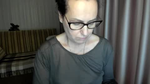 Lauraoven1 online show from December 21, 11:28 am