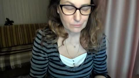 Lauraoven1 online show from January 17, 8:41 am