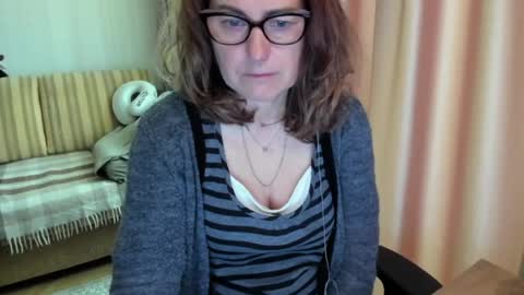 Lauraoven1 online show from June 3, 7:22 am