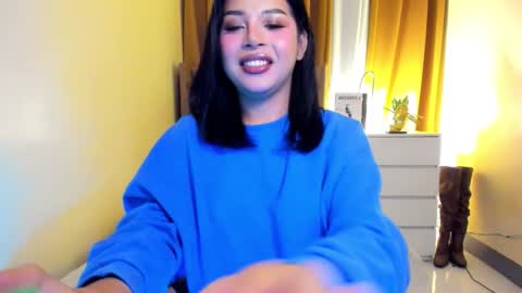 Your sweet Laura online show from December 3, 5:00 pm