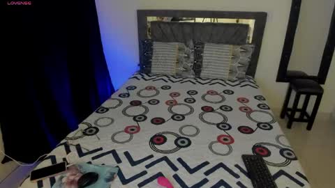 Snapshot of laurasofia01 chatting on June 6, 1:43 am laurasofia01 online show from June 6, 1:43 am