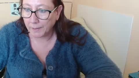 laureanne online show from December 18, 2:38 pm