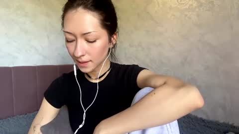 laurelimaino online show from June 29, 1:11 pm