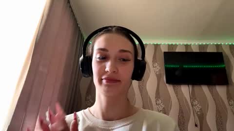 laurelwilliamston online show from March 25, 1:17 pm