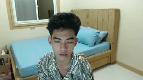 laurence_cuttieguyhere online show from March 29, 6:08 pm