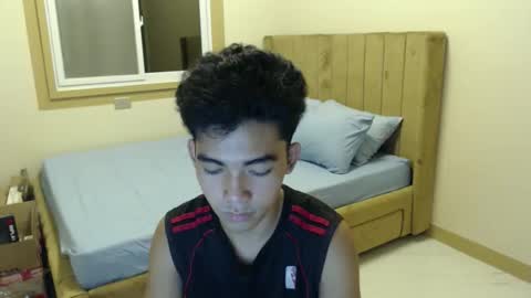 laurence_cuttieguyhere online show from March 31, 4:51 pm