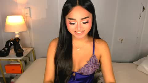 chloe3 online show from June 7, 6:33 pm