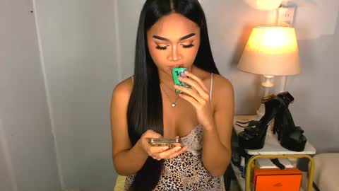 chloe3 online show from June 25, 5:17 pm