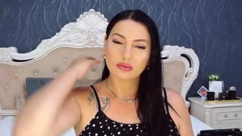 Laura online show from July 14, 2:01 pm