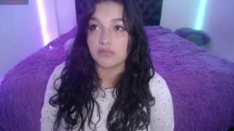 laurenkenner28_ online show from April 18, 6:23 pm