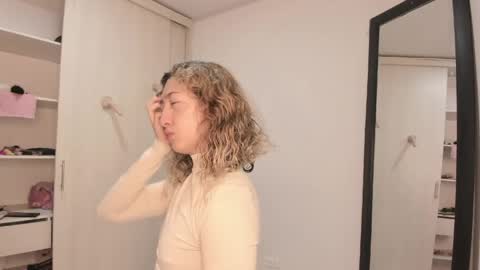 laurenn_111 online show from June 7, 11:08 pm
