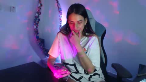 Snapshot of laurenphillipsx chatting on January 14, 2:50 am Lauren online show from January 14, 2:50 am