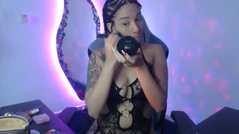 Snapshot of laurenphillipsx chatting on February 4, 4:57 pm Lauren online show from February 4, 4:57 pm