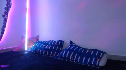 Snapshot of laurenphillipsx chatting on February 10, 11:53 pm Lauren online show from February 10, 11:53 pm