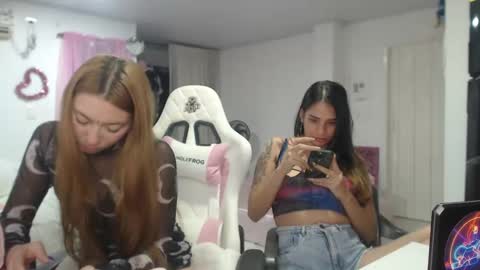 Snapshot of laurenphillipsx chatting on February 13, 9:33 pm Lauren online show from February 13, 9:33 pm