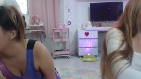 Snapshot of laurenphillipsx chatting on February 25, 2:37 pm Lauren online show from February 25, 2:37 pm