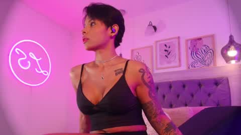 Snapshot of laurensaenz chatting on June 12, 12:04 pm Lauren Saenz online show from June 12, 12:04 pm