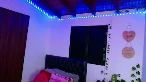 Snapshot of laurenvera_ chatting on March 16, 5:44 am marcela online show from March 16, 5:44 am