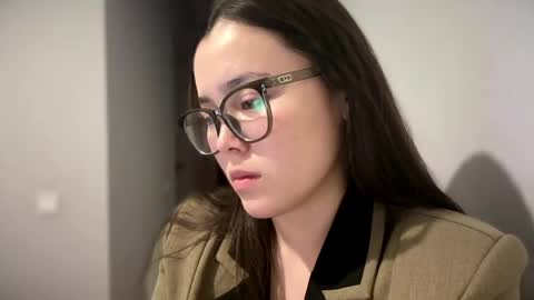 Amelia online show from May 21, 3:41 pm