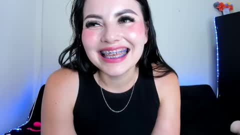 LauryJonson  online show from May 22, 6:57 pm
