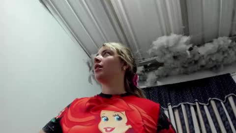 Lauu G online show from February 7, 10:41 am