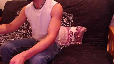 Snapshot of lavenderguy chatting on January 11, 9:47 am lavenderguy online show from January 11, 9:47 am