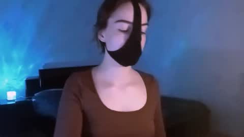 Snapshot of lavinda_lin chatting on February 8, 6:28 am Lavinda online show from February 8, 6:28 am