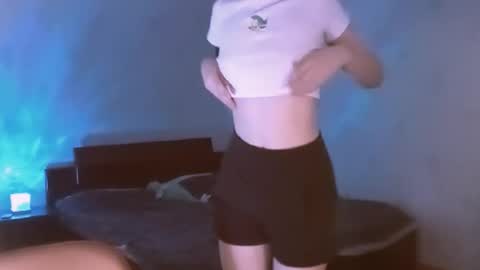 Snapshot of lavinda_lin chatting on February 13, 7:15 am Lavinda online show from February 13, 7:15 am