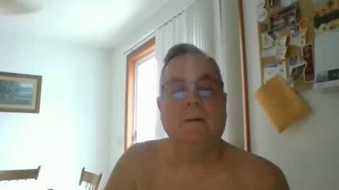 Snapshot of lawnboy62 chatting on February 11, 10:50 pm lawnboy62 online show from February 11, 10:50 pm