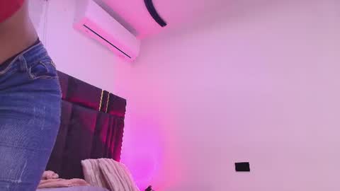 Snapshot of lay_madison chatting on July 17, 7:19 pm Lay Madison online show from July 17, 7:19 pm