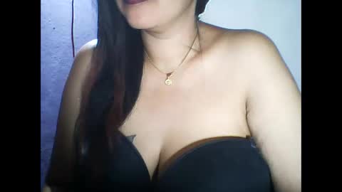 layanah12 online show from May 6, 7:08 pm