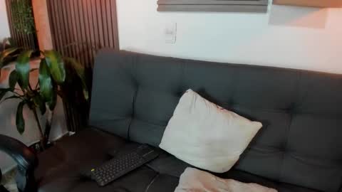 Layla online show from November 28, 1:30 am