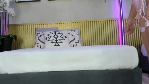 Layla online show from April 20, 4:26 am