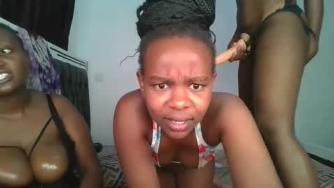 layla_cutiee online show from February 25, 7:01 pm