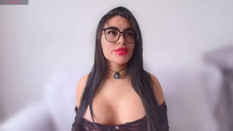 Layla online show from May 6, 4:23 pm