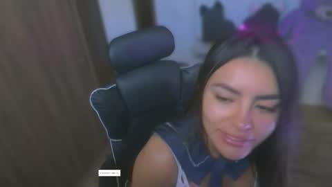 Snapshot of layla_nicols chatting on May 26, 12:23 pm Layla online show from May 26, 12:23 pm