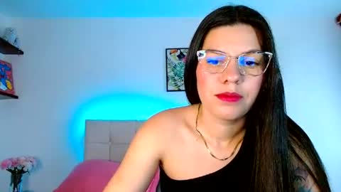 Snapshot of layla_roma chatting on July 5, 8:27 pm Lia and Rachel online show from July 5, 8:27 pm