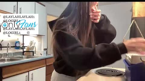 Snapshot of laylahlaylah1 chatting on December 21, 11:50 am laylahlaylah1 online show from December 21, 11:50 am