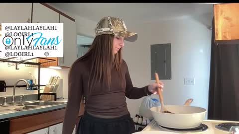 Snapshot of laylahlaylah1 chatting on January 13, 3:50 pm laylahlaylah1 online show from January 13, 3:50 pm