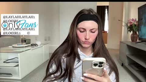 Snapshot of laylahlaylah1 chatting on February 19, 4:03 pm laylahlaylah1 online show from February 19, 4:03 pm