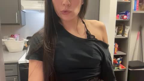 Layla online show from January 11, 5:45 am