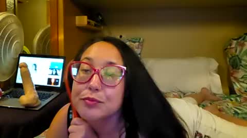 Snapshot of laylanajade chatting on July 21, 5:21 am laylanajade online show from July 21, 5:21 am