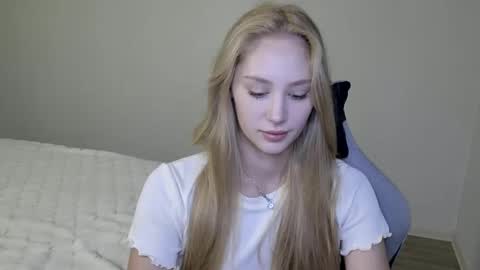 LaylaPretty001 online show from December 5, 6:33 am