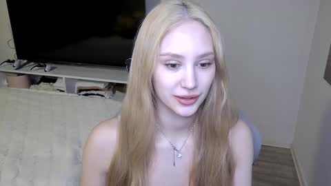 LaylaPretty001 online show from April 6, 4:21 am
