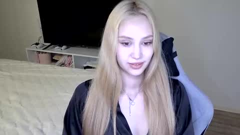Snapshot of laylapretty001 chatting on June 8, 4:24 am LaylaPretty001 online show from June 8, 4:24 am