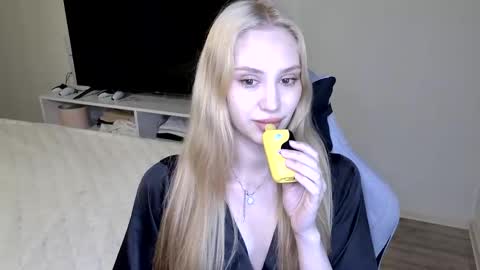 Snapshot of laylapretty001 chatting on June 10, 4:23 am LaylaPretty001 online show from June 10, 4:23 am