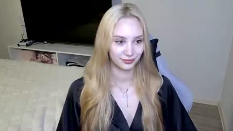 Snapshot of laylapretty001 chatting on July 4, 5:02 am LaylaPretty001 online show from July 4, 5:02 am
