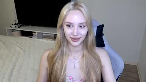 Snapshot of laylapretty001 chatting on July 14, 4:17 am LaylaPretty001 online show from July 14, 4:17 am